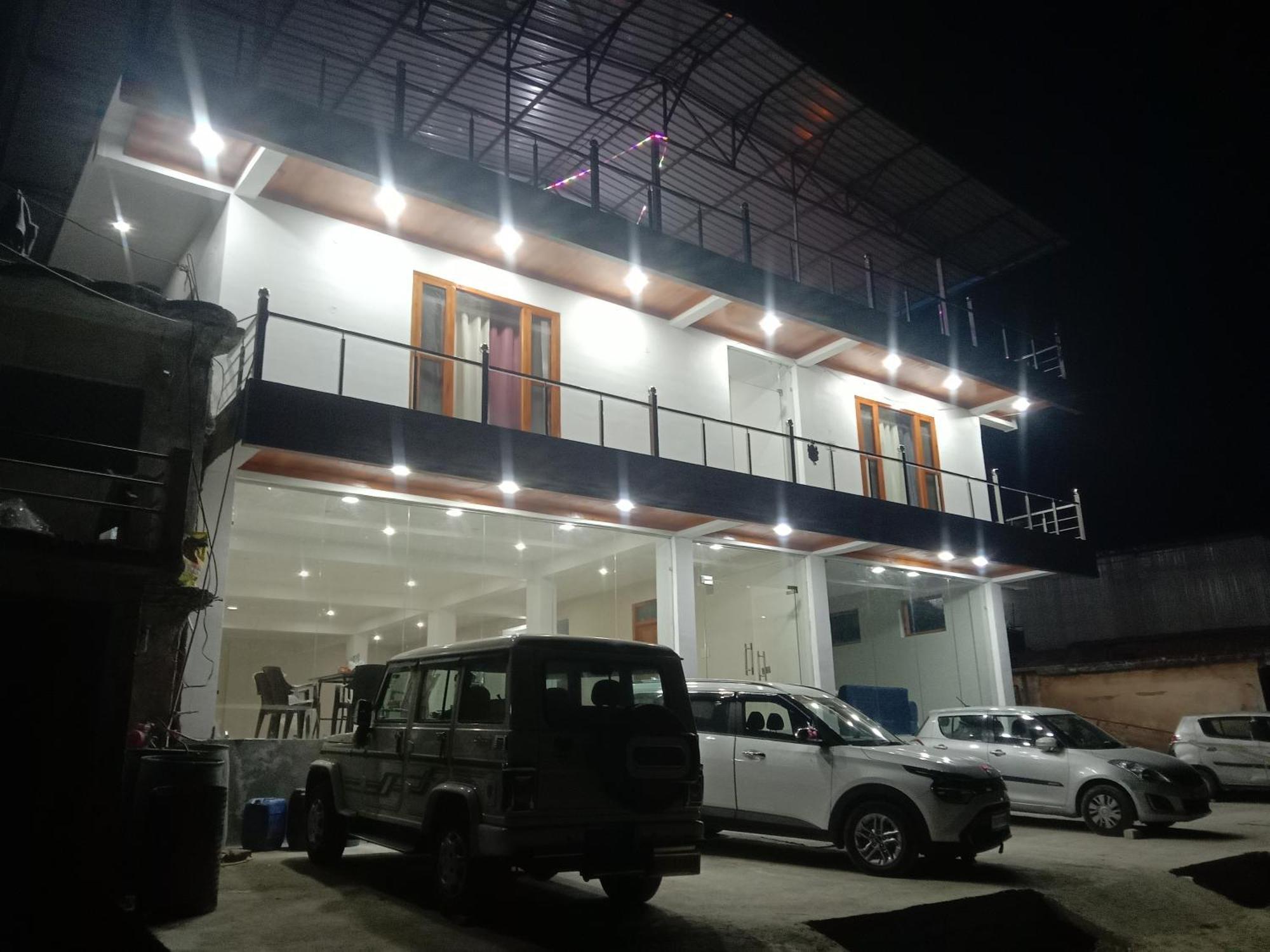 Himalayan Hill Top Resort Kanatal Exterior photo