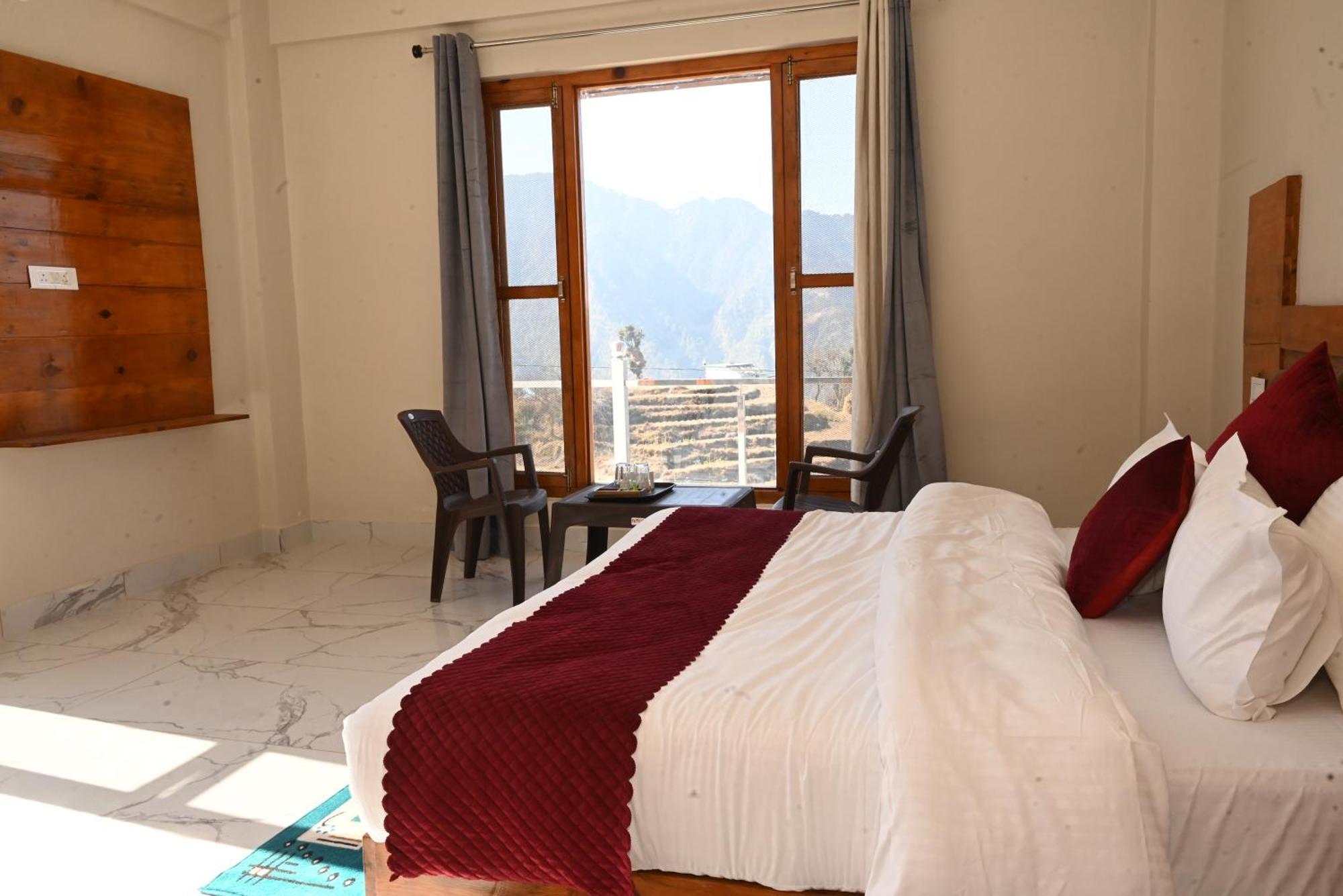Himalayan Hill Top Resort Kanatal Exterior photo