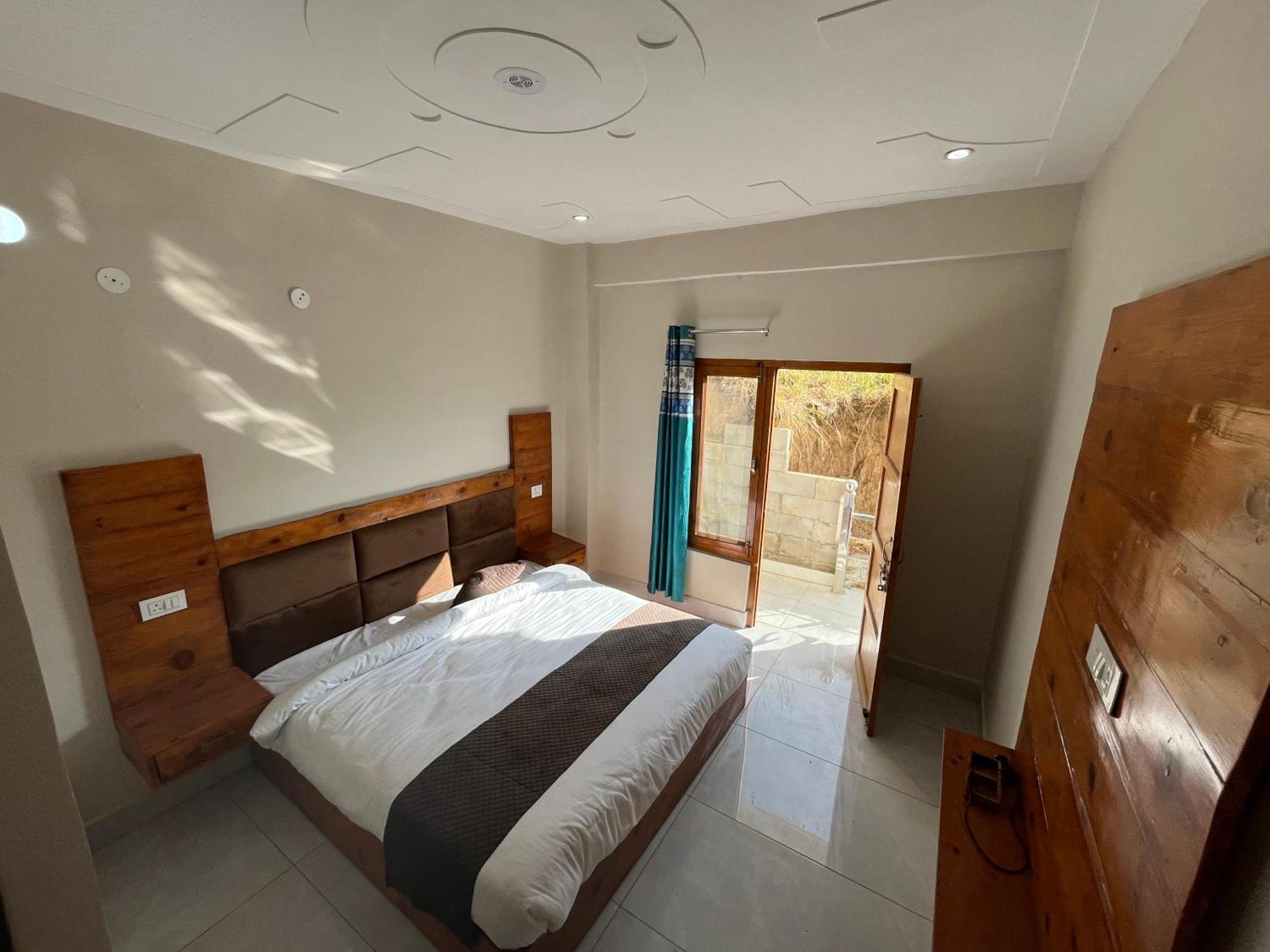 Himalayan Hill Top Resort Kanatal Exterior photo