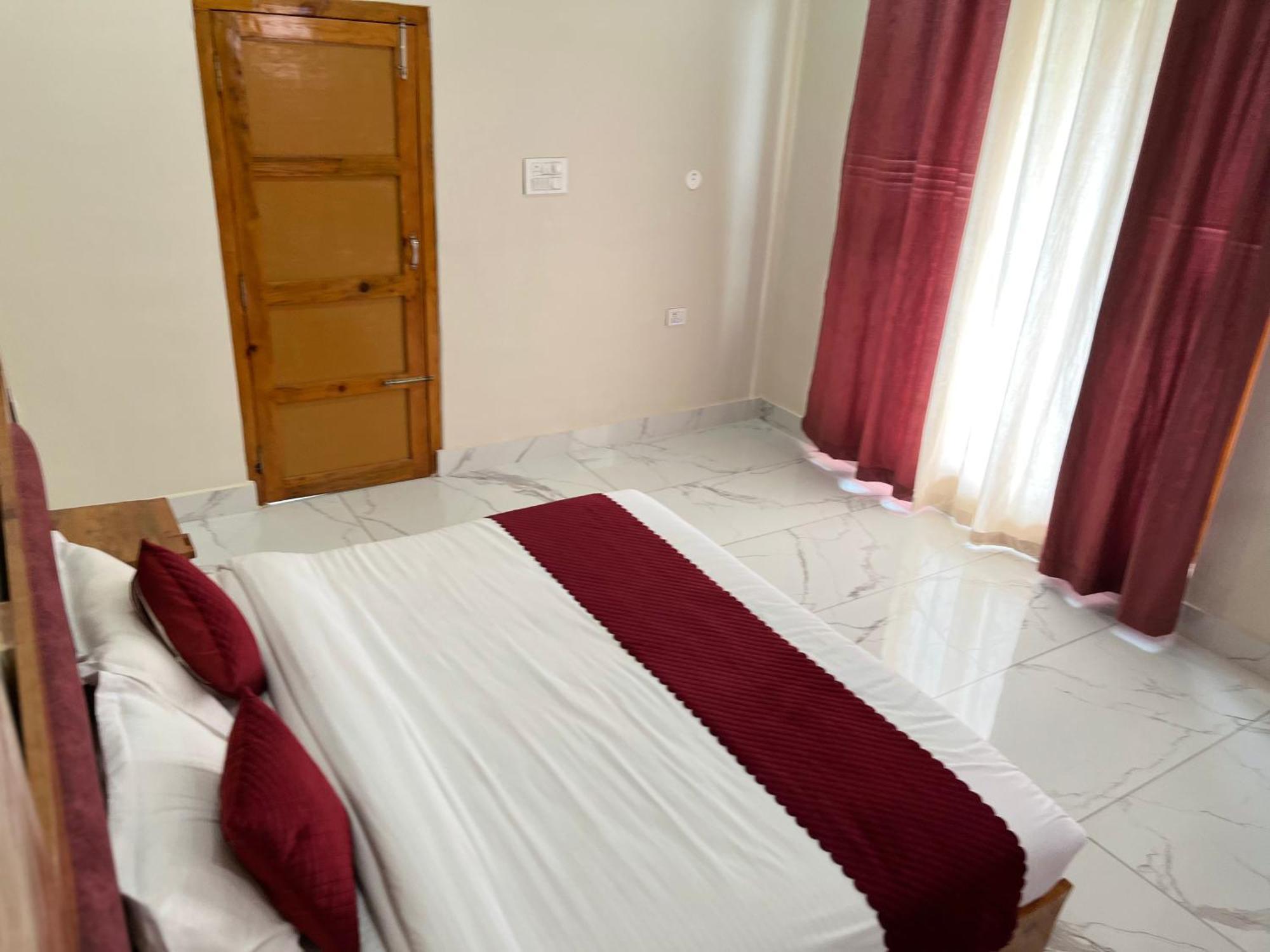 Himalayan Hill Top Resort Kanatal Exterior photo